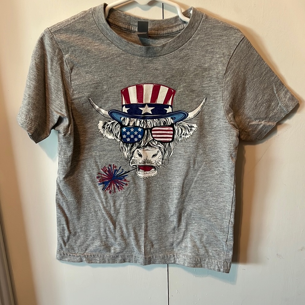 Patriotic highland cow toddler tee, size XS (4/5), only worn a couple of times